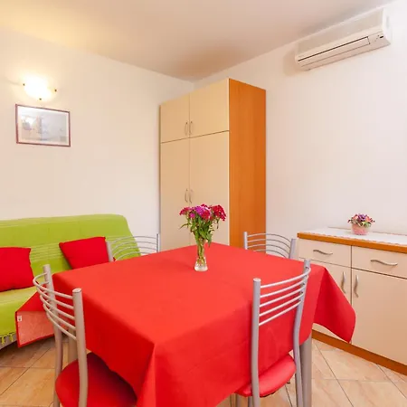 Apartman 14 *
