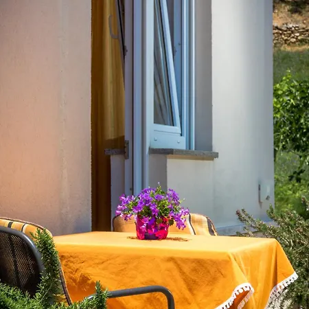 Apartman 14 *