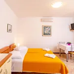 14 Apartment Brela